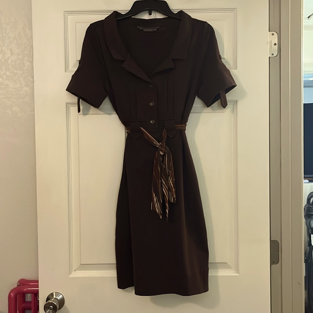 WOMEN’S SHORT SLEEVE BELTED DRESS : SIZE MEDIUM